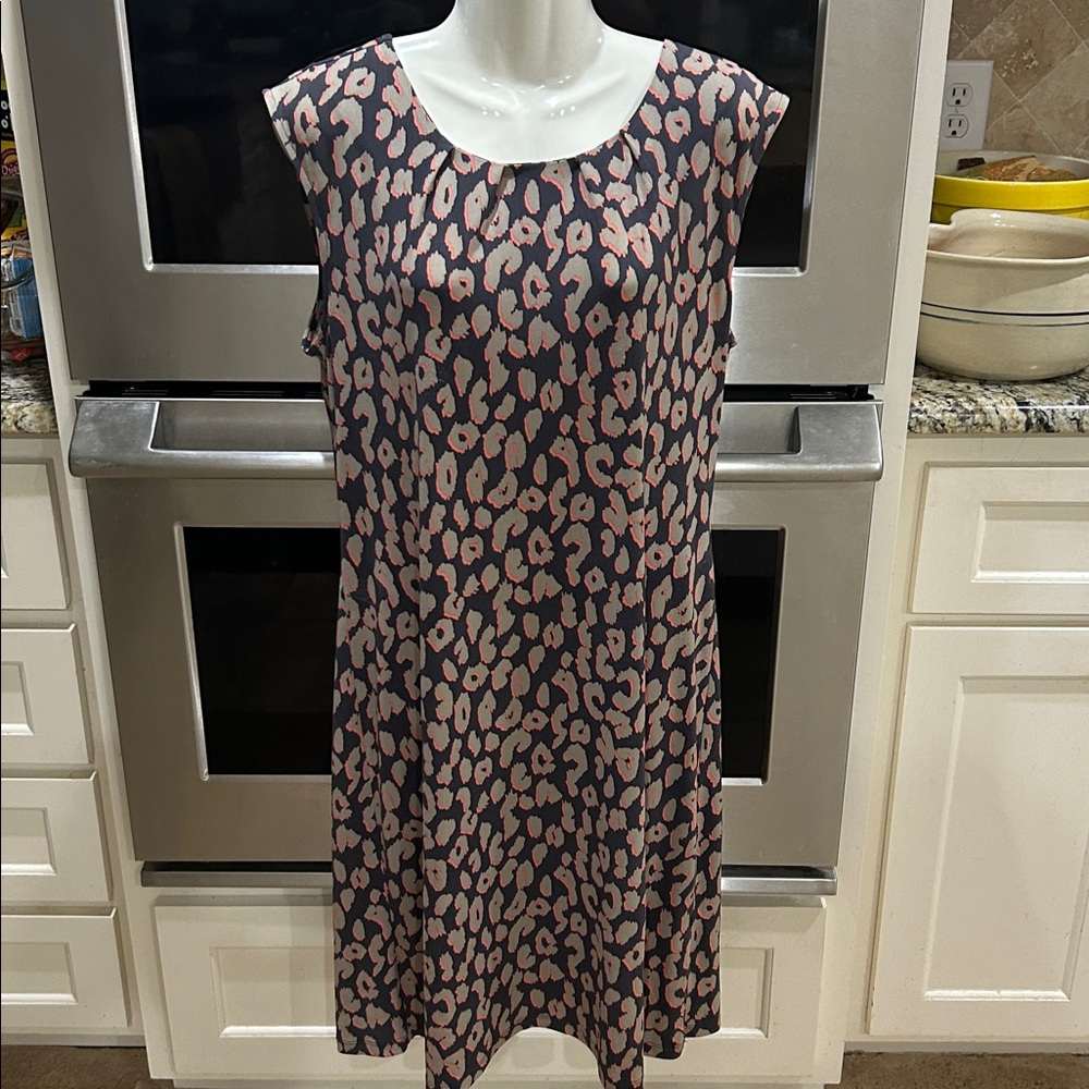 Apt. 9 Gray and Pink Patterned generous fit easy care fabric dress.